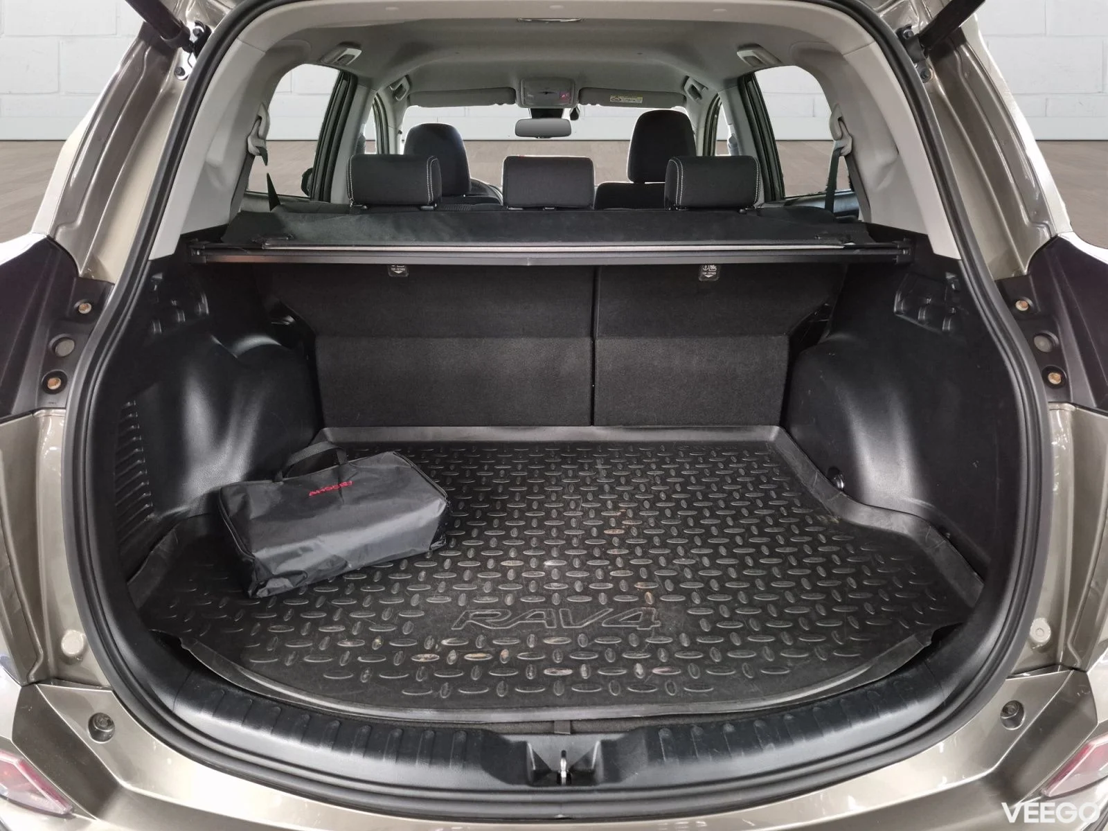 Toyota RAV4 Luxury Plus AWD 2 112kW
