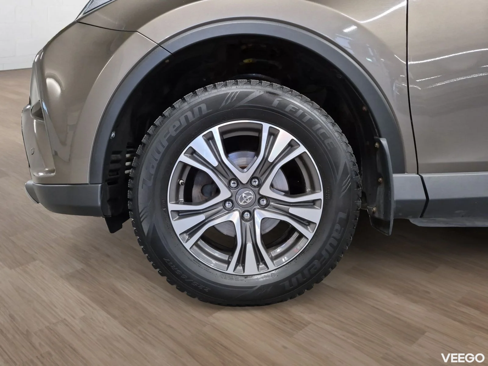 Toyota RAV4 Luxury Plus AWD 2 112kW