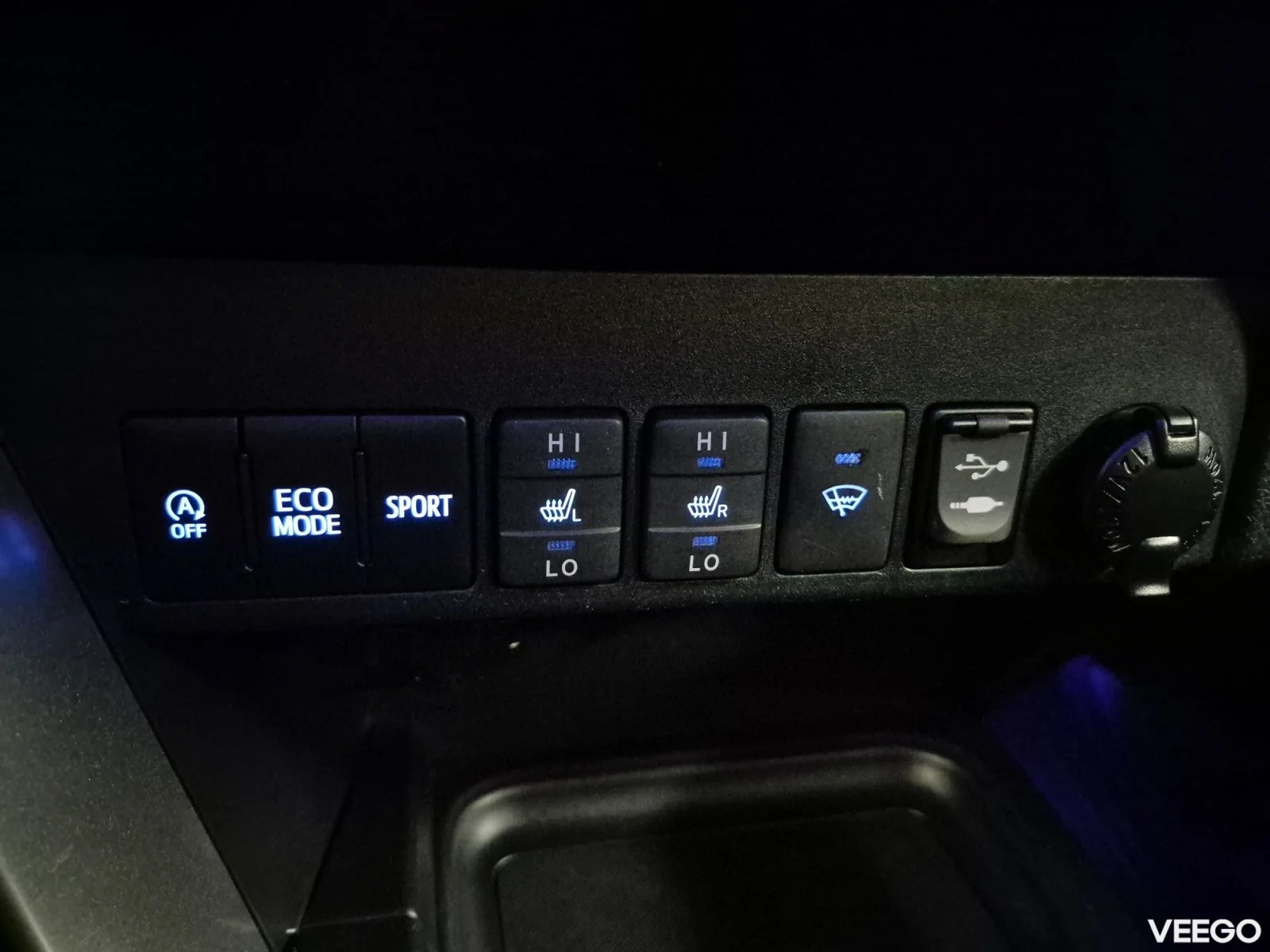 Toyota RAV4 Luxury Plus AWD 2 112kW
