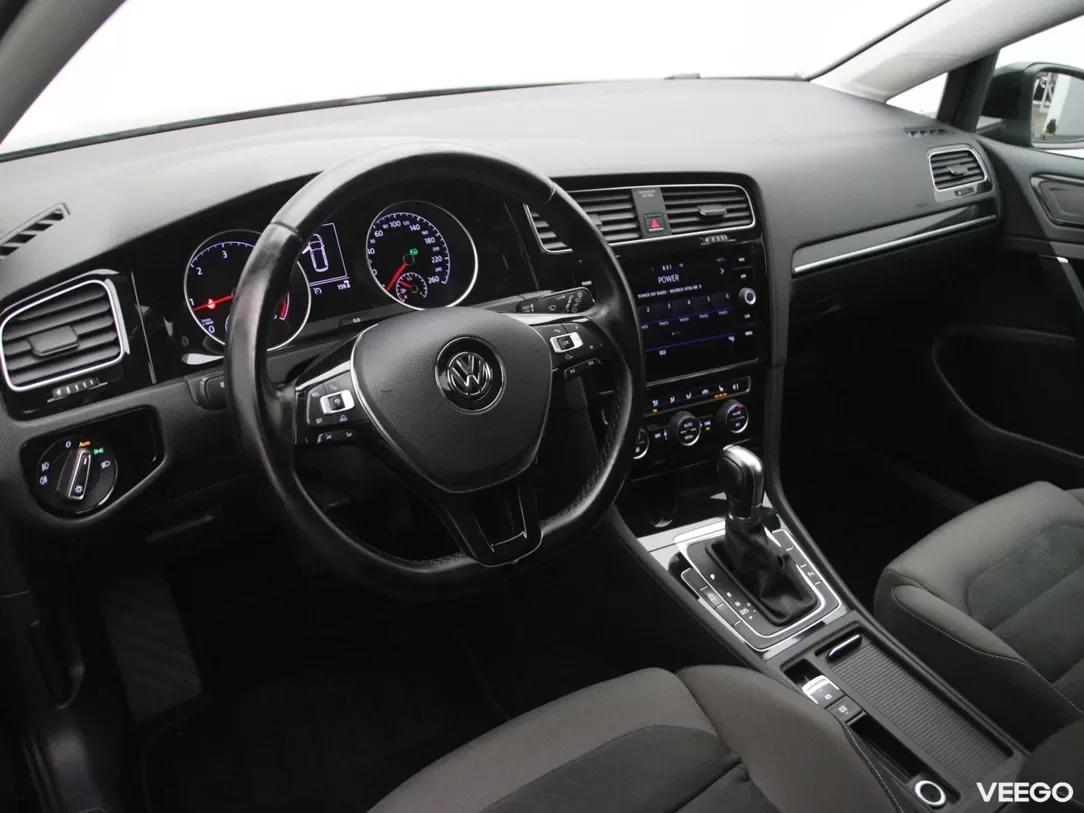 Volkswagen Golf 1.6 85kW