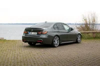 BMW 320 2.0 135kW thumbnail
