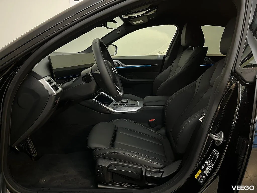 BMW i4 eDrive40 M Sport HiFi  18" Drag Adptfarth Rattvärme 0kW