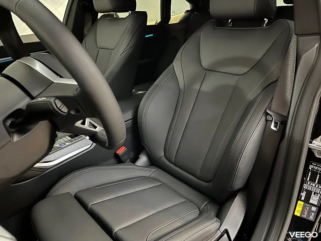 BMW i4 eDrive40 M Sport HiFi  18" Drag Adptfarth Rattvärme 0kW