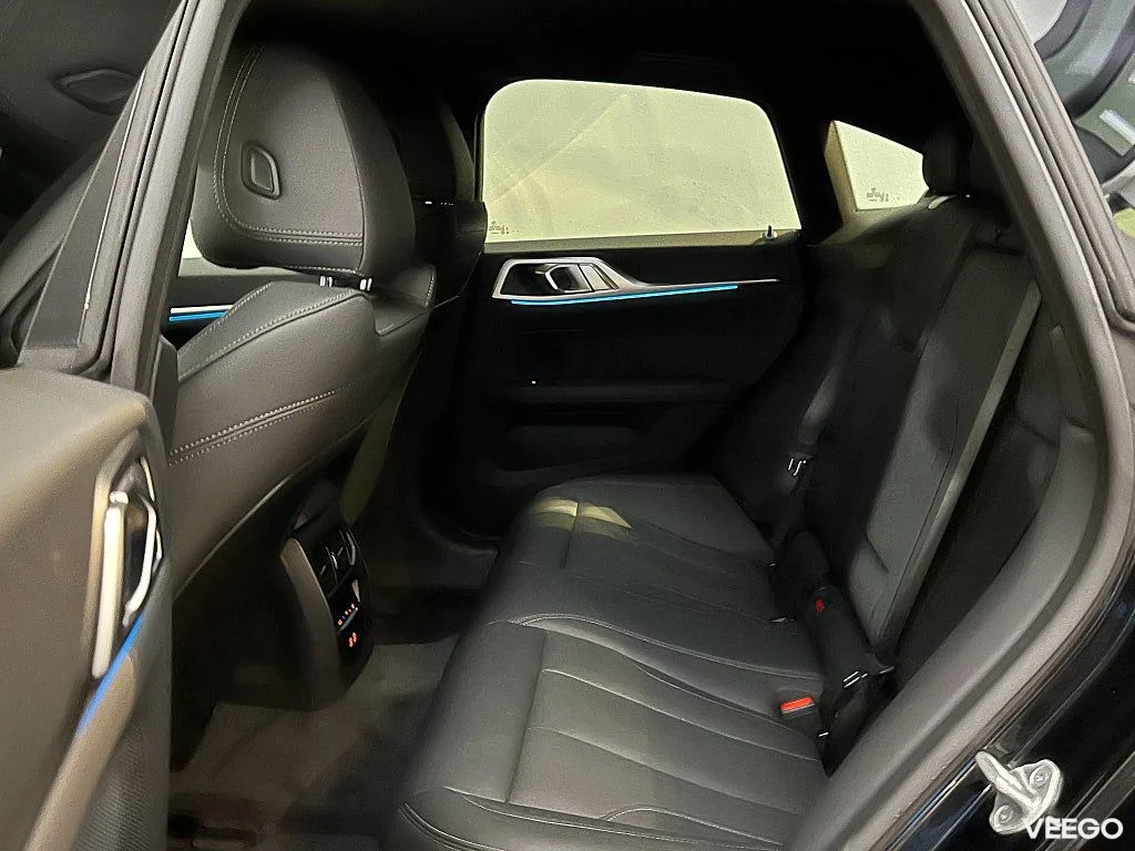BMW i4 eDrive40 M Sport HiFi  18" Drag Adptfarth Rattvärme 0kW