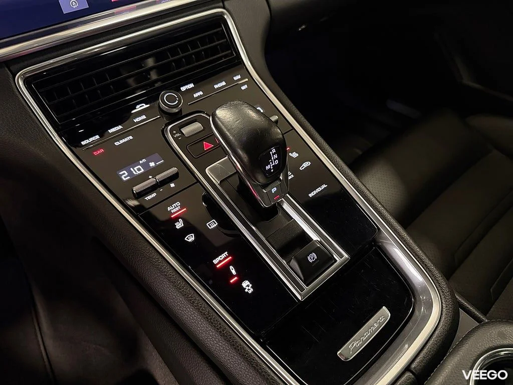 Porsche Panamera Sport Turismo PDK 330HK /Pano /Drag /Bose 243kW