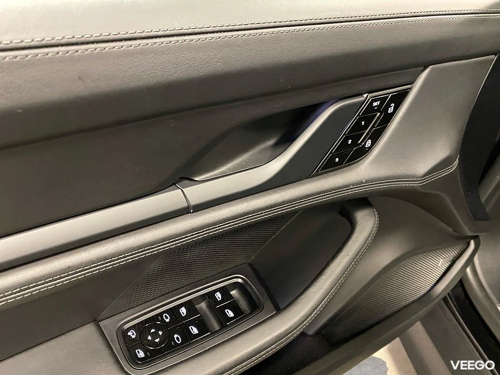 Porsche Taycan 571HK /P-Display /Pano /Se Spec /Moms 420kW