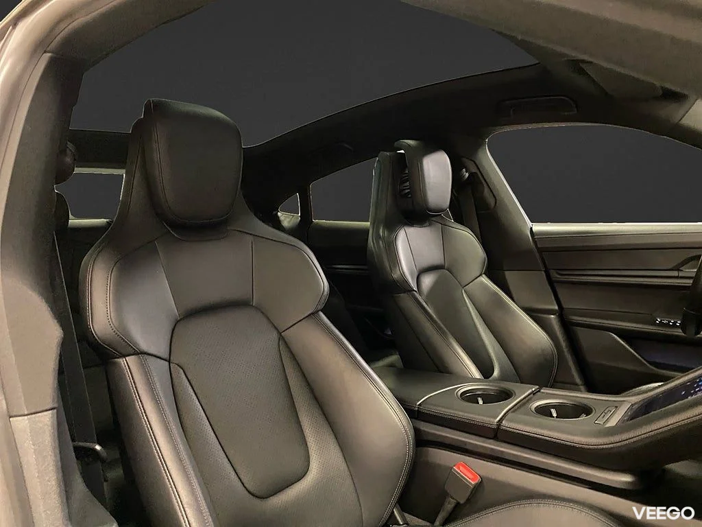 Porsche Taycan 571HK /P-Display /Pano /Se Spec /Moms 420kW