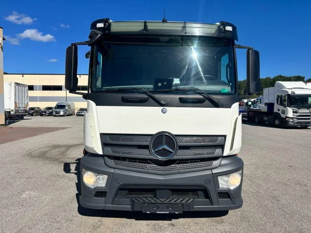 Image of Mercedes-Benz Antos 6X2*4 EURO6 BOX L-9700mm 200kW