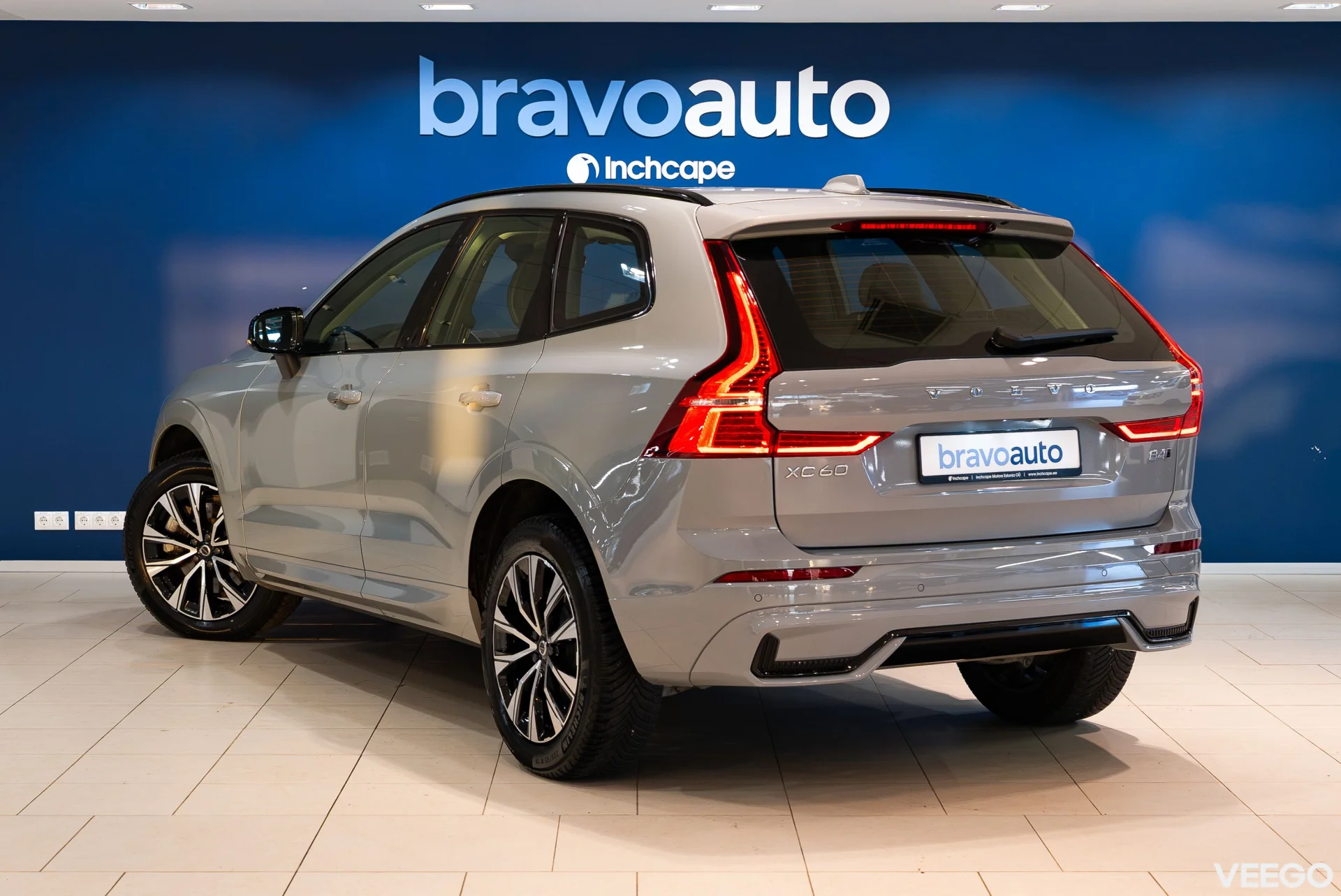 Volvo XC60 2.0 B4 Mild-Hybrid Plus Dark AWD 2 145kW