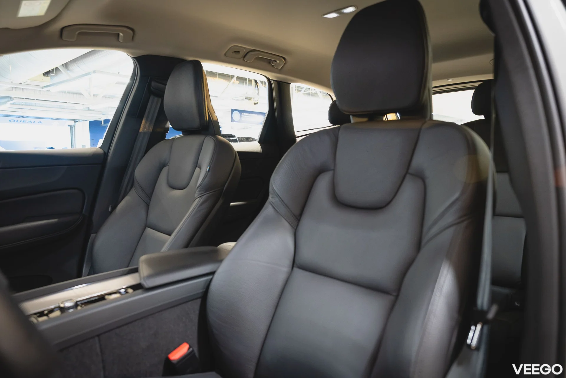 Volvo XC60 2.0 B4 Mild-Hybrid Plus Dark AWD 2 145kW