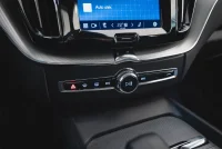 Volvo XC60 2.0 B4 Mild-Hybrid Plus Dark AWD 2 145kW thumbnail