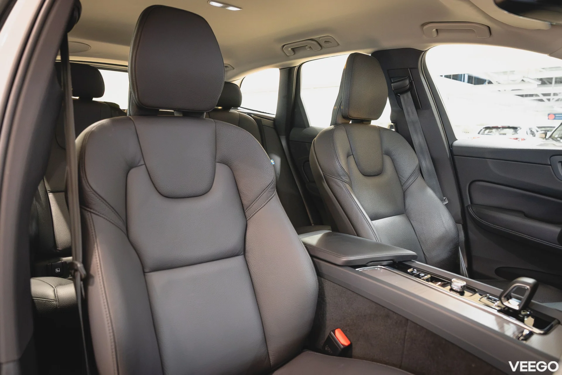 Volvo XC60 2.0 B4 Mild-Hybrid Plus Dark AWD 2 145kW