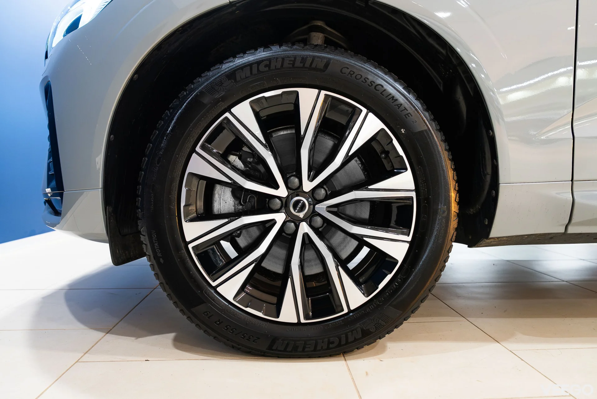 Volvo XC60 2.0 B4 Mild-Hybrid Plus Dark AWD 2 145kW