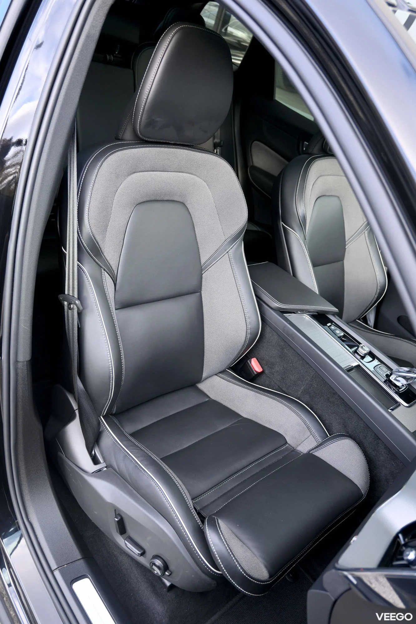 Volvo XC60 AWD H&K BLACK EDITION INTELLI SAFE PRO XENIUM 2 293kW