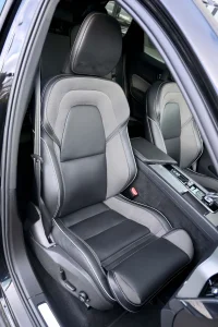 Volvo XC60 AWD H&K BLACK EDITION INTELLI SAFE PRO XENIUM 2 293kW thumbnail