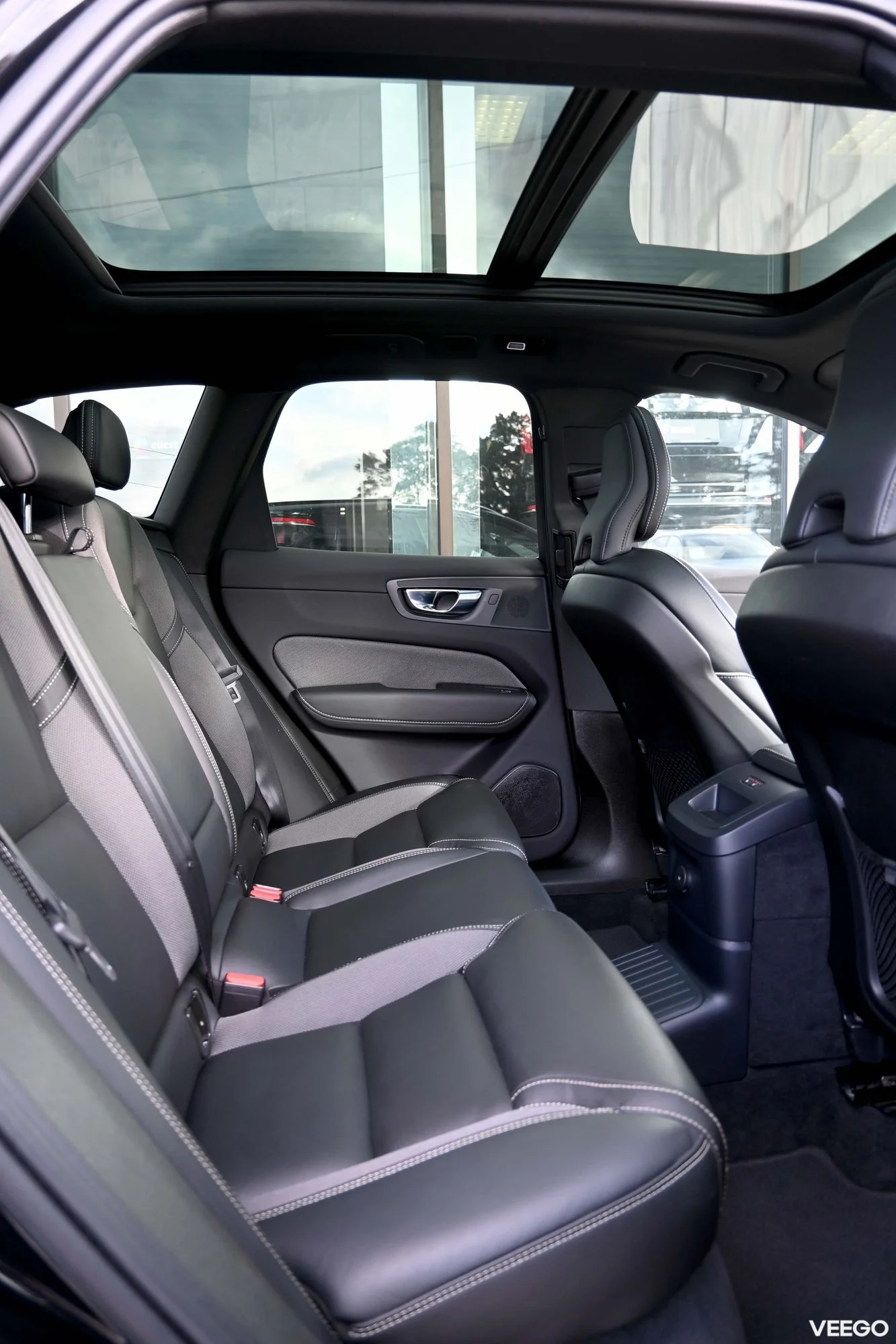 Volvo XC60 AWD H&K BLACK EDITION INTELLI SAFE PRO XENIUM 2 293kW