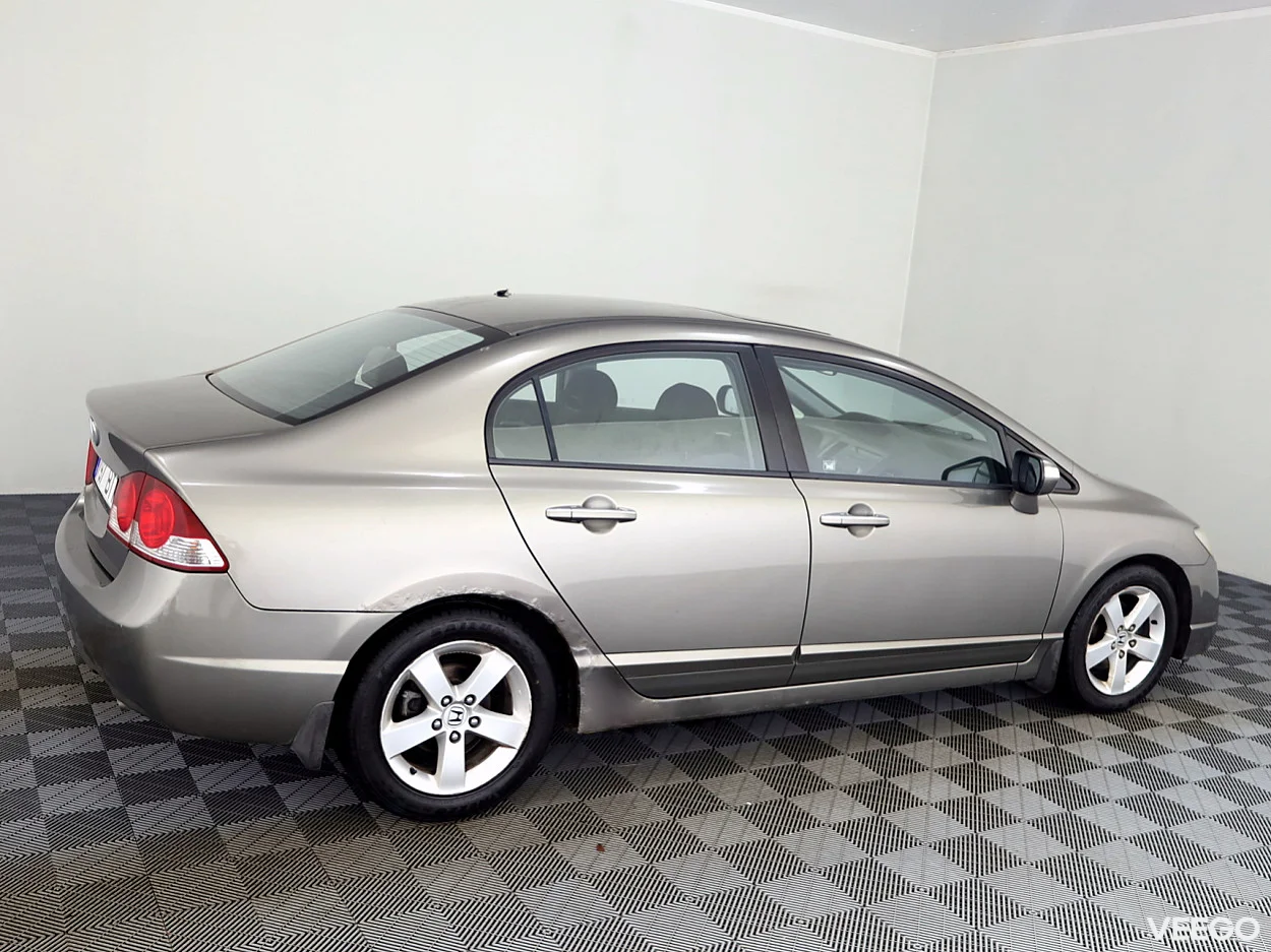 Honda Civic 1.8 104kW