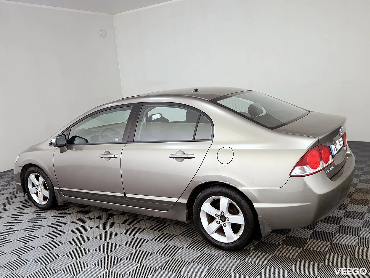 Honda Civic 1.8 104kW