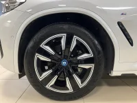 BMW iX3 Sportstolar Rattvärme Backkamera Drag *MOMS* 0kW thumbnail