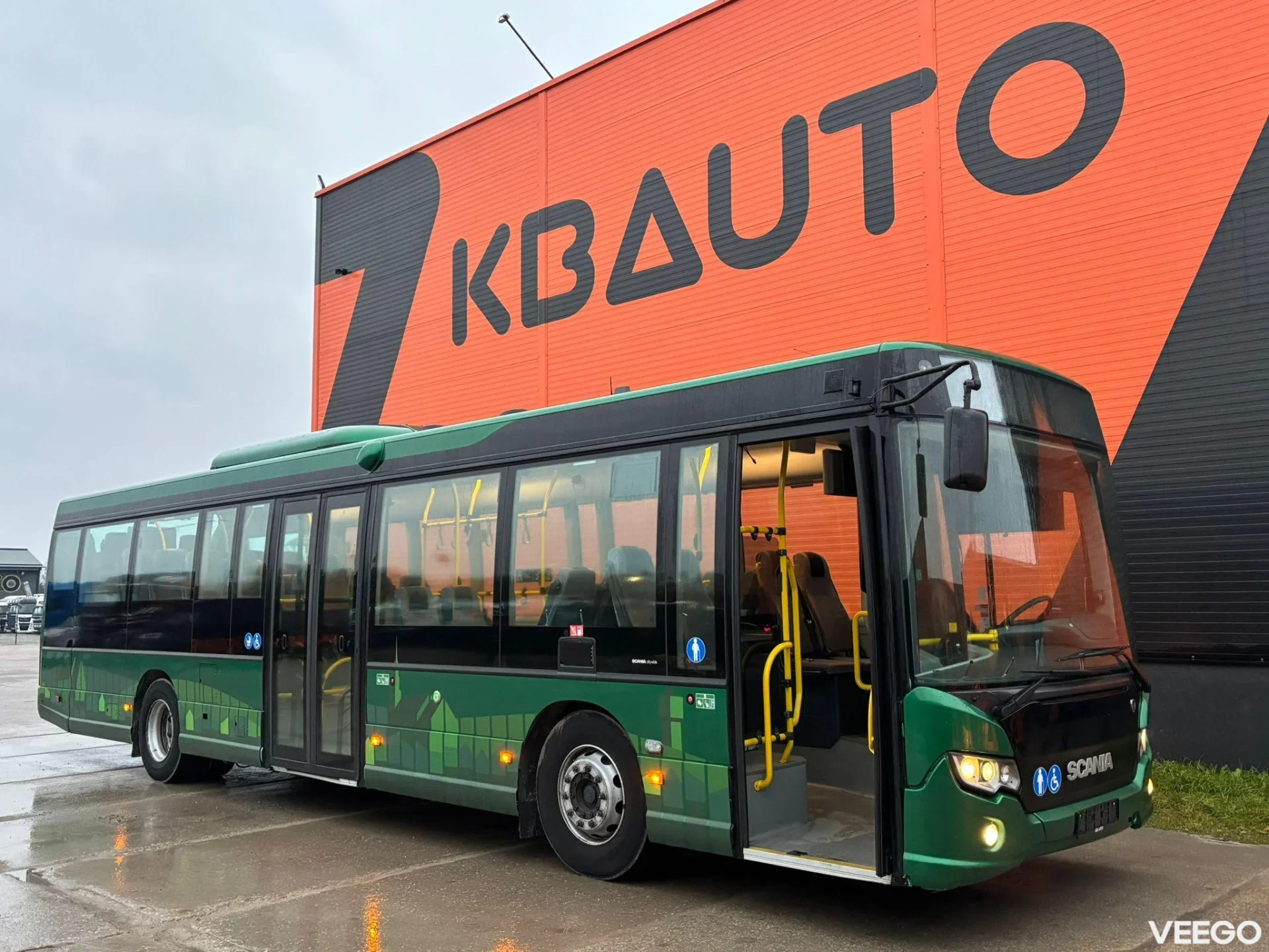 Scania K 320 40 SEATS / AC / AUXILIARY HEATER / WHEELCHAIR RAMP 235kW