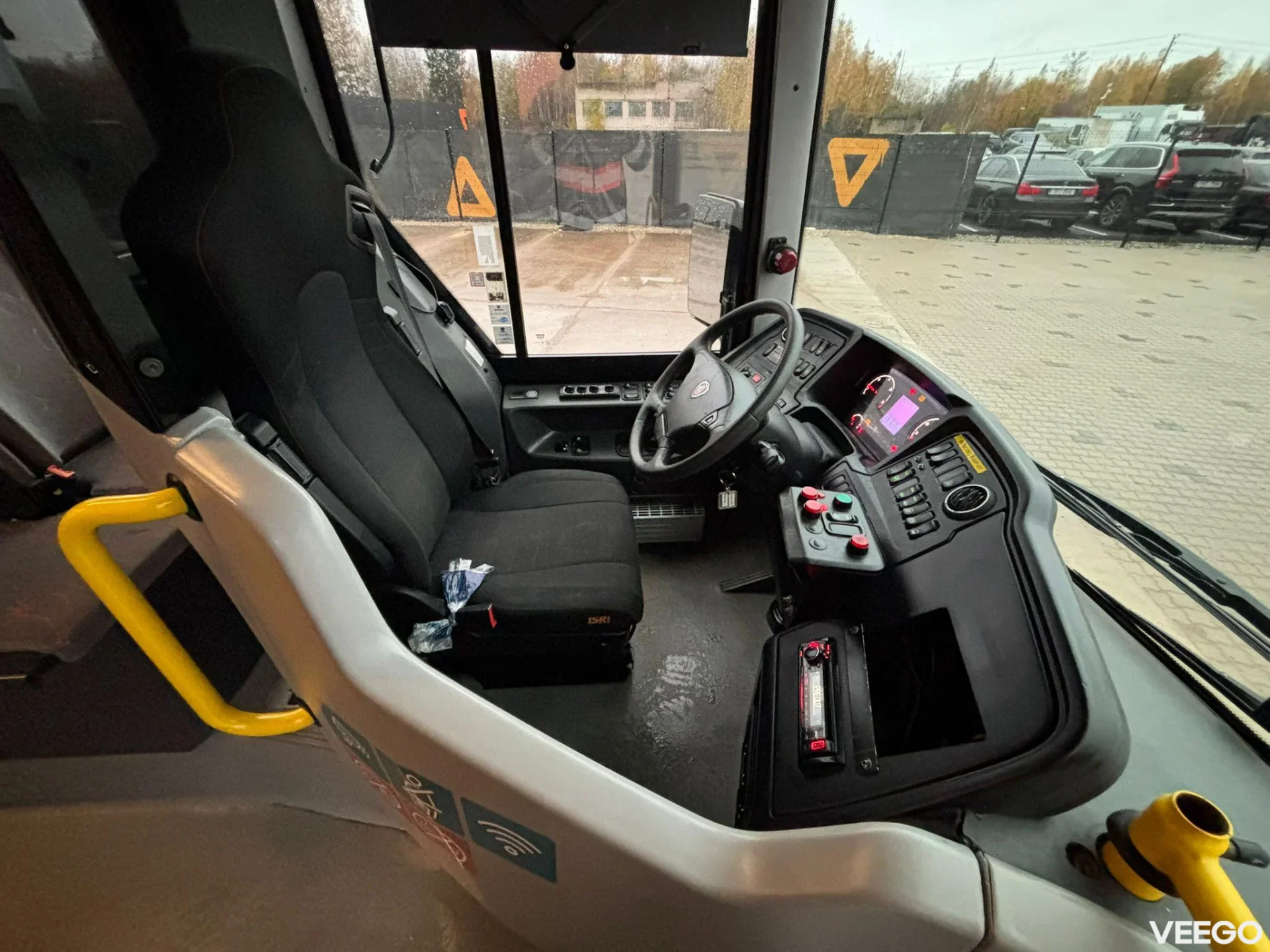 Scania K 320 40 SEATS / AC / AUXILIARY HEATER / WHEELCHAIR RAMP 235kW