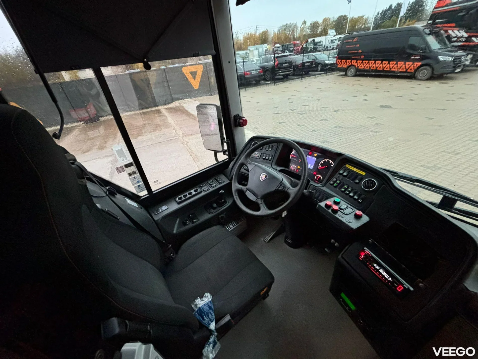 Scania K 320 40 SEATS / AC / AUXILIARY HEATER / WHEELCHAIR RAMP 235kW