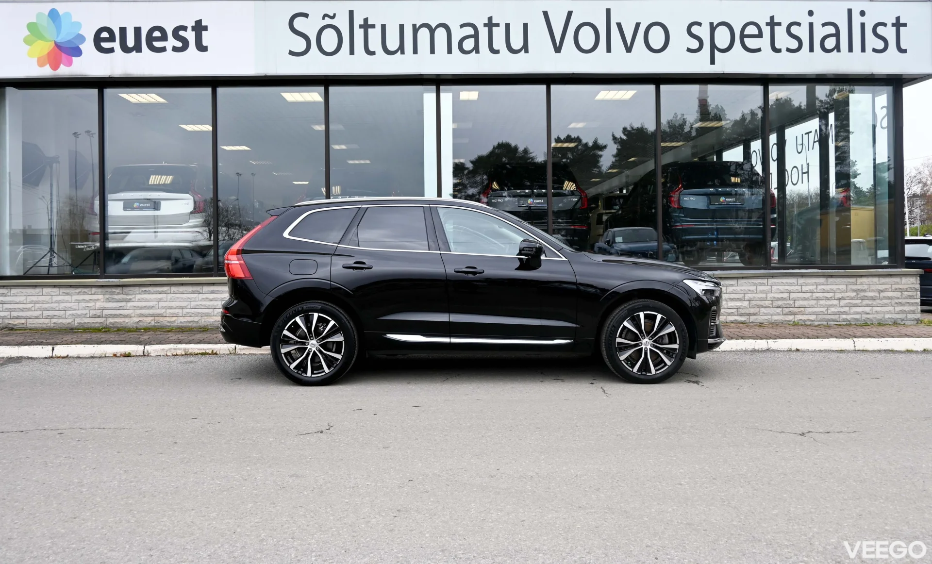 Volvo XC60 AWD H&K ULTIMATE BRIGHT XENIUM INTELLI SAFE 2 335kW