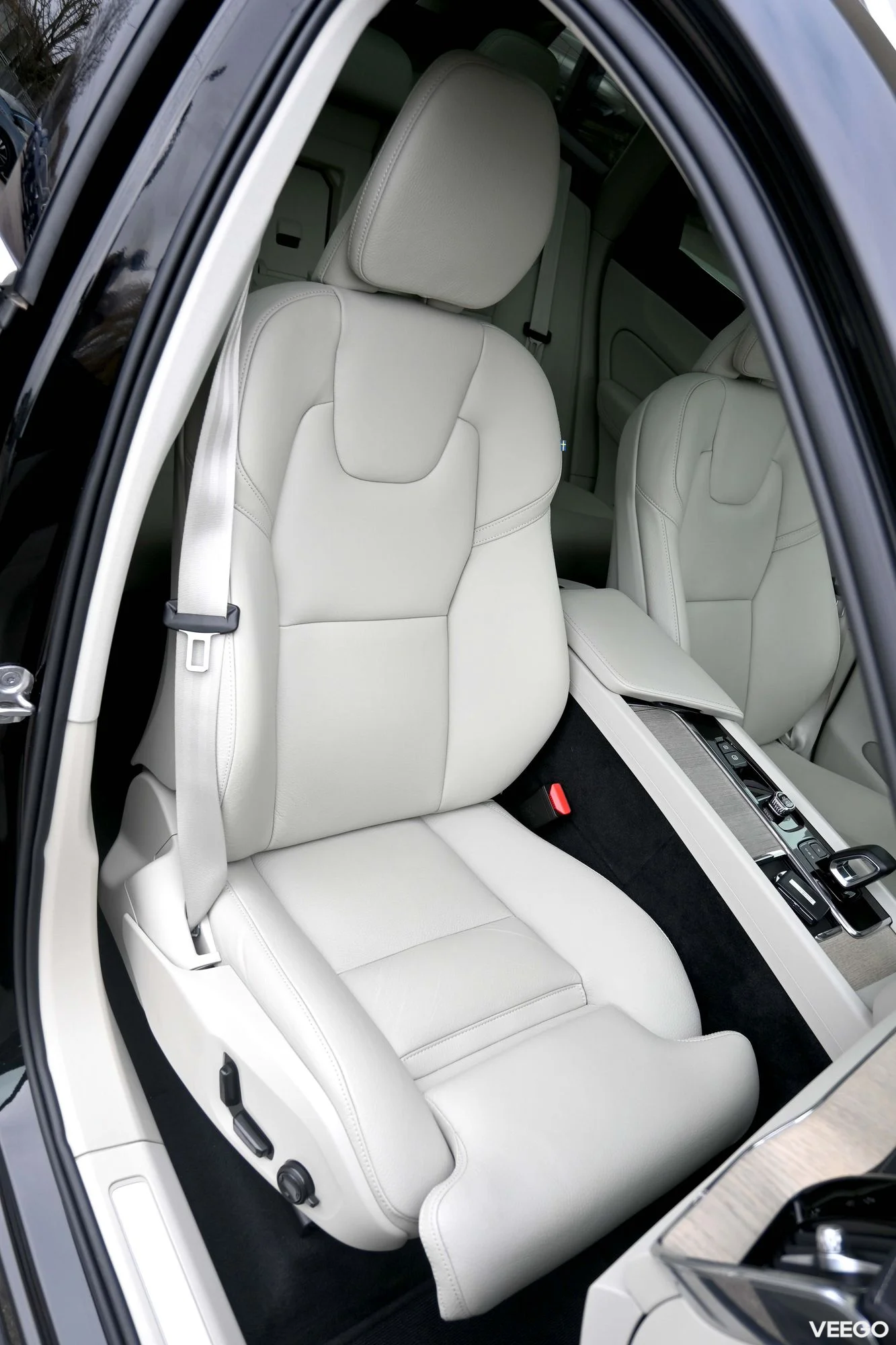 Volvo XC60 AWD H&K ULTIMATE BRIGHT XENIUM INTELLI SAFE 2 335kW