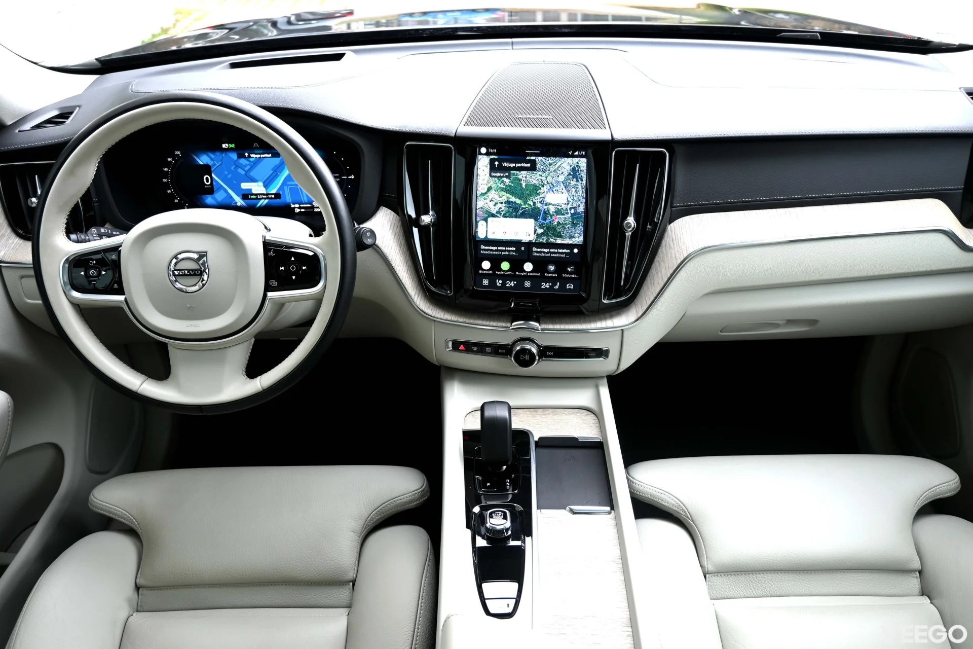 Volvo XC60 AWD H&K ULTIMATE BRIGHT XENIUM INTELLI SAFE 2 335kW