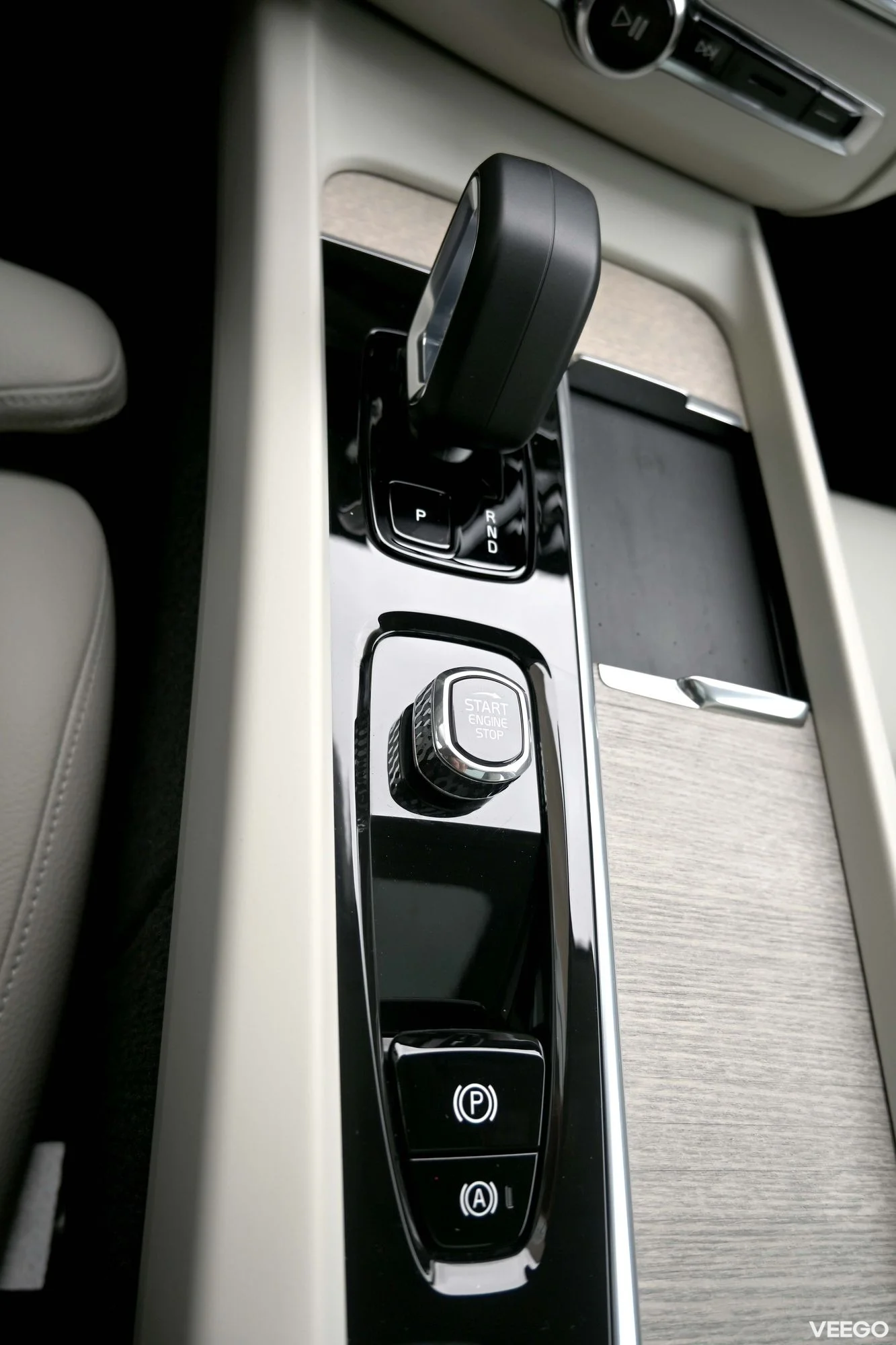 Volvo XC60 AWD H&K ULTIMATE BRIGHT XENIUM INTELLI SAFE 2 335kW
