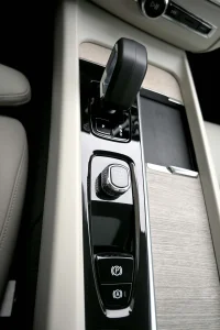 Volvo XC60 AWD H&K ULTIMATE BRIGHT XENIUM INTELLI SAFE 2 335kW thumbnail