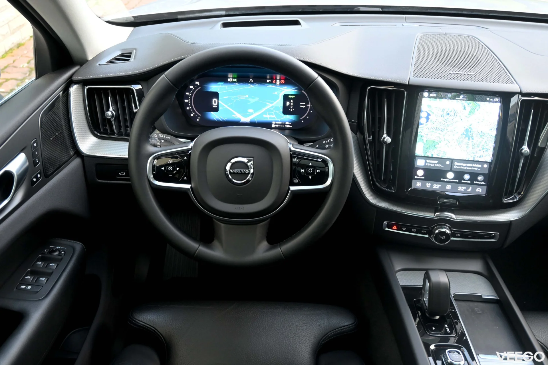 Volvo XC60 AWD T8 H&K ULTIMATE BRIGHT XENIUM INTELLI SAFE MY2024 2 335kW