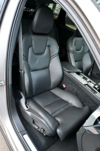 Volvo XC60 AWD T8 H&K ULTIMATE BRIGHT XENIUM INTELLI SAFE MY2024 2 335kW thumbnail