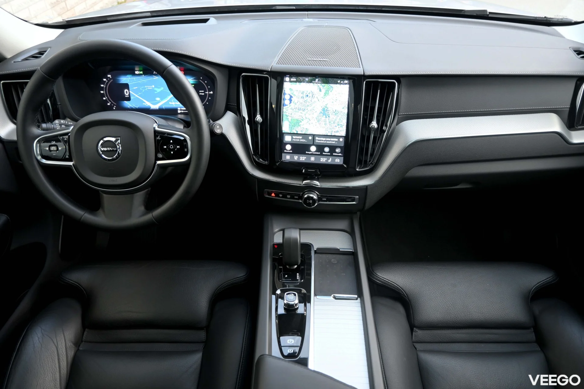 Volvo XC60 AWD T8 H&K ULTIMATE BRIGHT XENIUM INTELLI SAFE MY2024 2 335kW