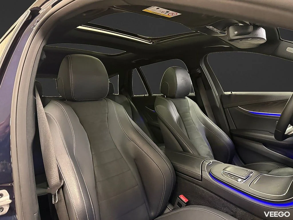 Mercedes-Benz E300 T 4M 306HK AMG /Burmester /360 /Drag 225kW
