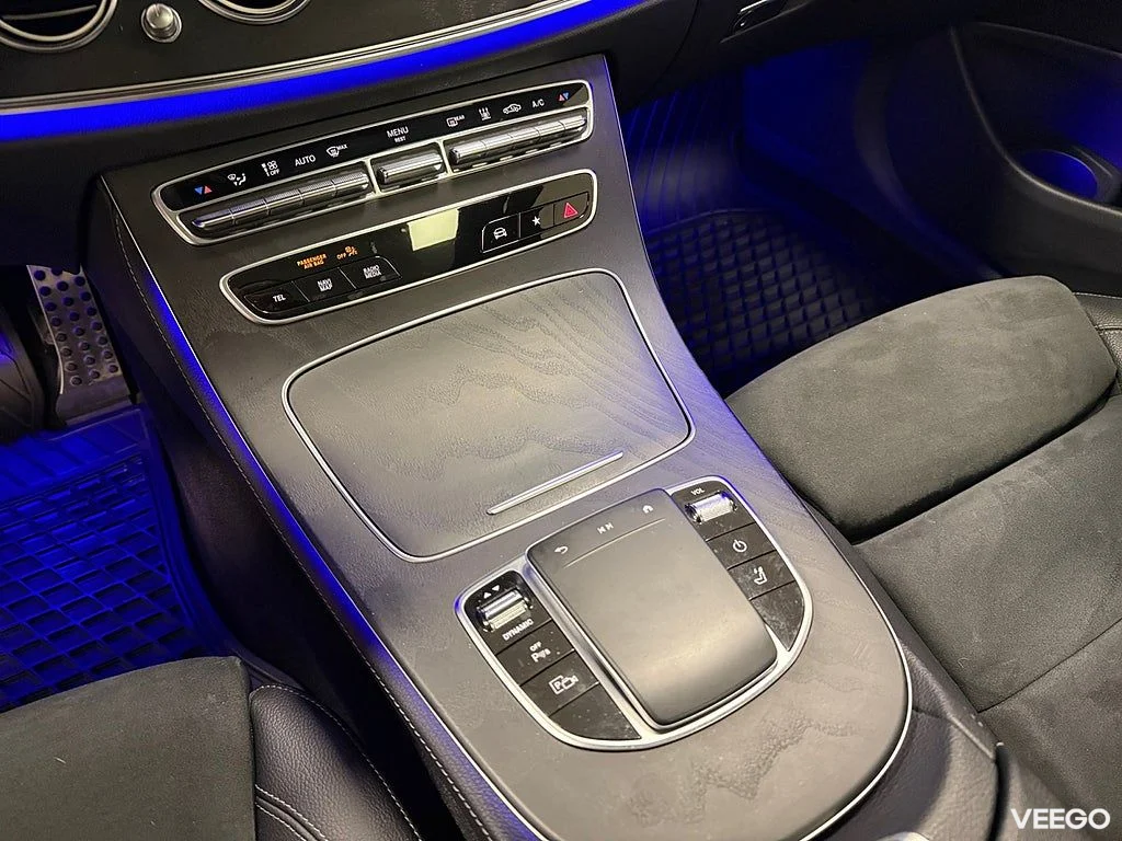 Mercedes-Benz E300 T 4M 306HK AMG /Burmester /360 /Drag 225kW