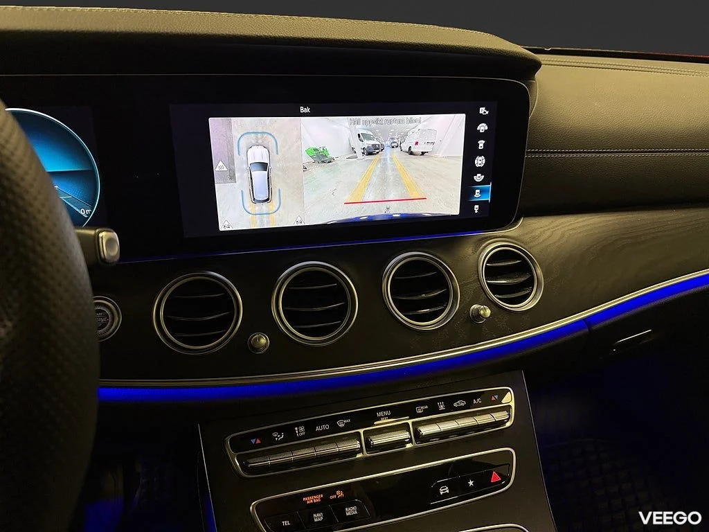 Mercedes-Benz E300 T 4M 306HK AMG /Burmester /360 /Drag 225kW