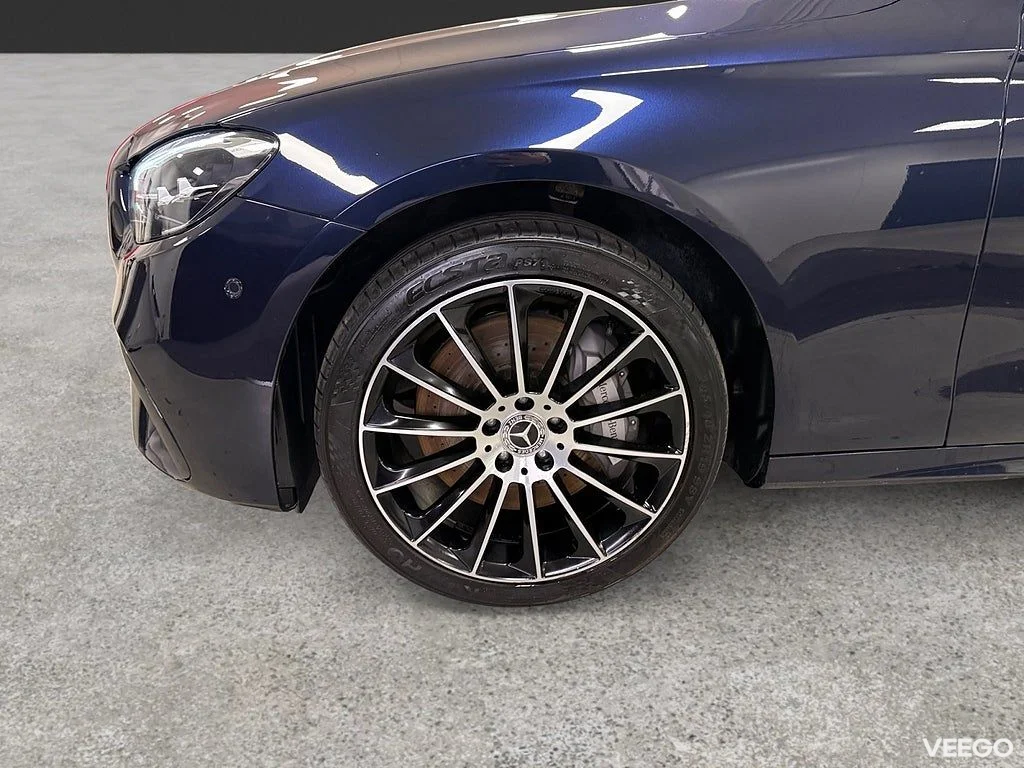 Mercedes-Benz E300 T 4M 306HK AMG /Burmester /360 /Drag 225kW