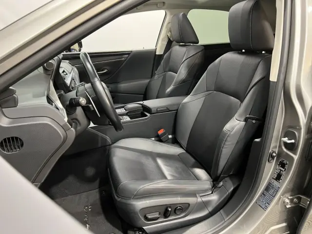 Image of Lexus ES 300h - 2.5 131kW