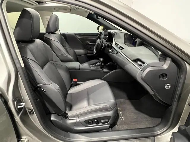 Image of Lexus ES 300h - 2.5 131kW