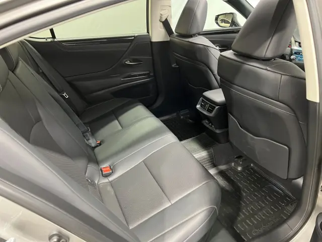 Image of Lexus ES 300h - 2.5 131kW