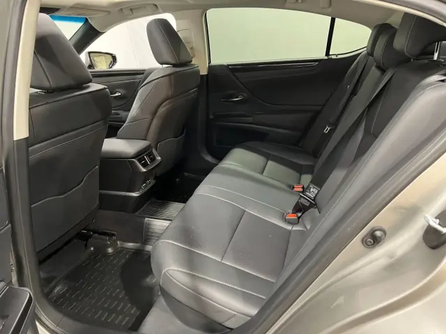 Image of Lexus ES 300h - 2.5 131kW