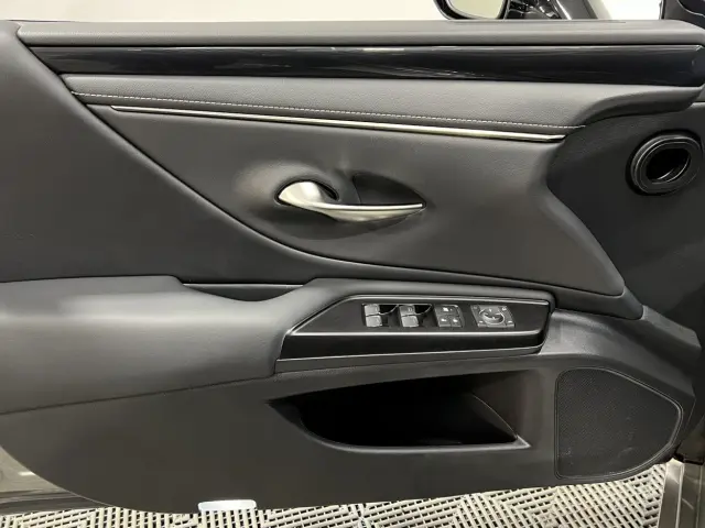 Image of Lexus ES 300h - 2.5 131kW