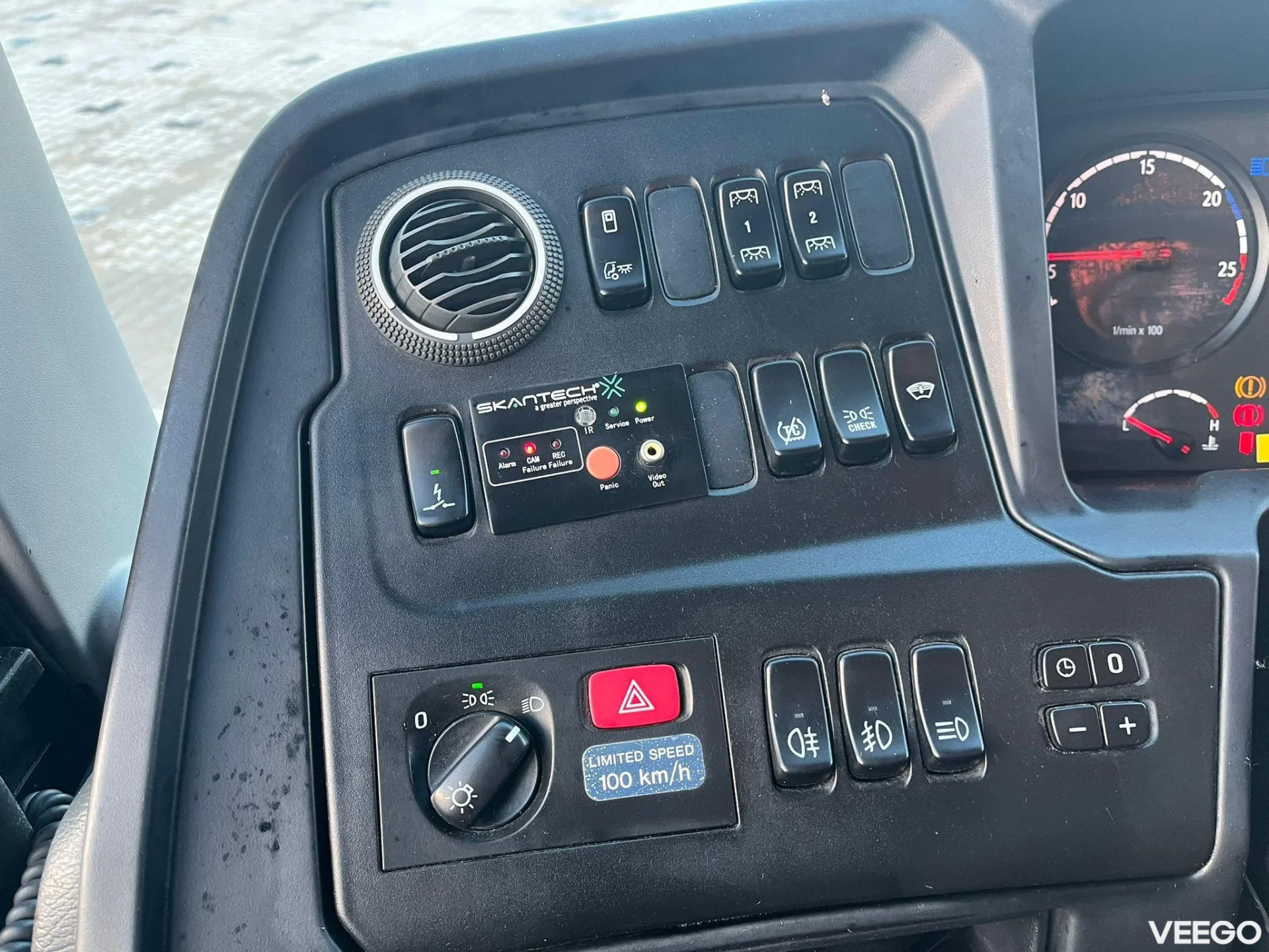 Scania K 320 40 SEATS / AC / AUXILIARY HEATER / WHEELCHAIR RAMP 235kW