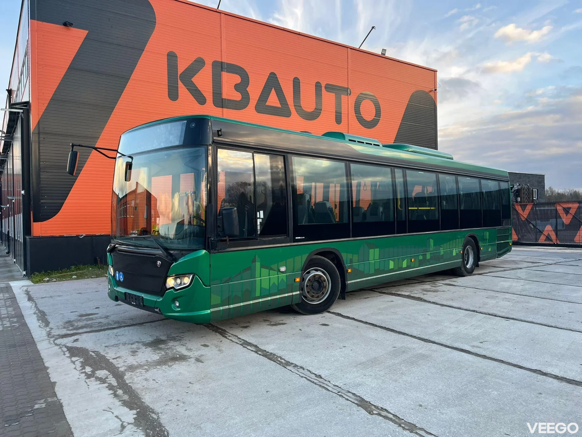 Scania K 320 40 SEATS / AC / AUXILIARY HEATER / WHEELCHAIR RAMP 235kW