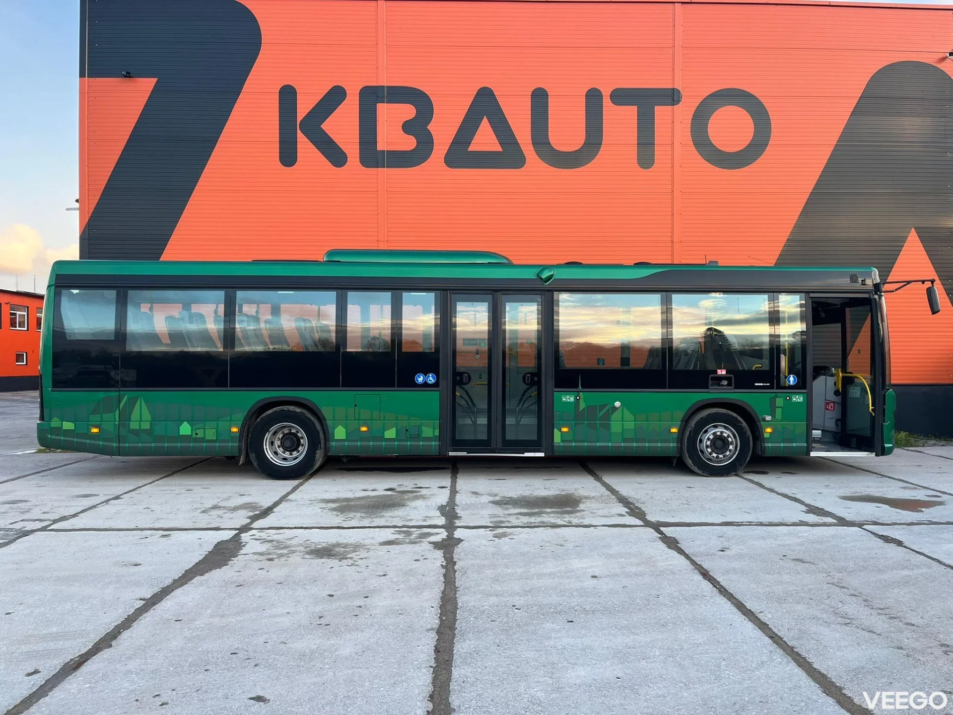 Scania K 320 40 SEATS / AC / AUXILIARY HEATER / WHEELCHAIR RAMP 235kW