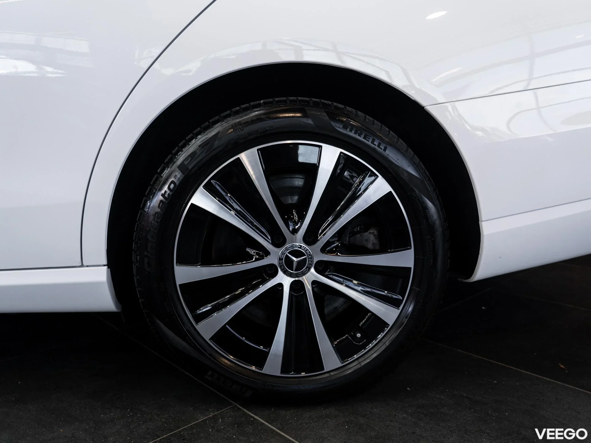 Mercedes-Benz E300 2.0 143kW