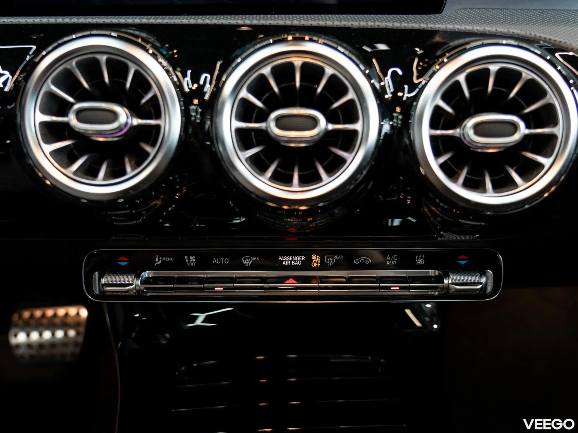 Mercedes-Benz CLA220 2.0 140kW