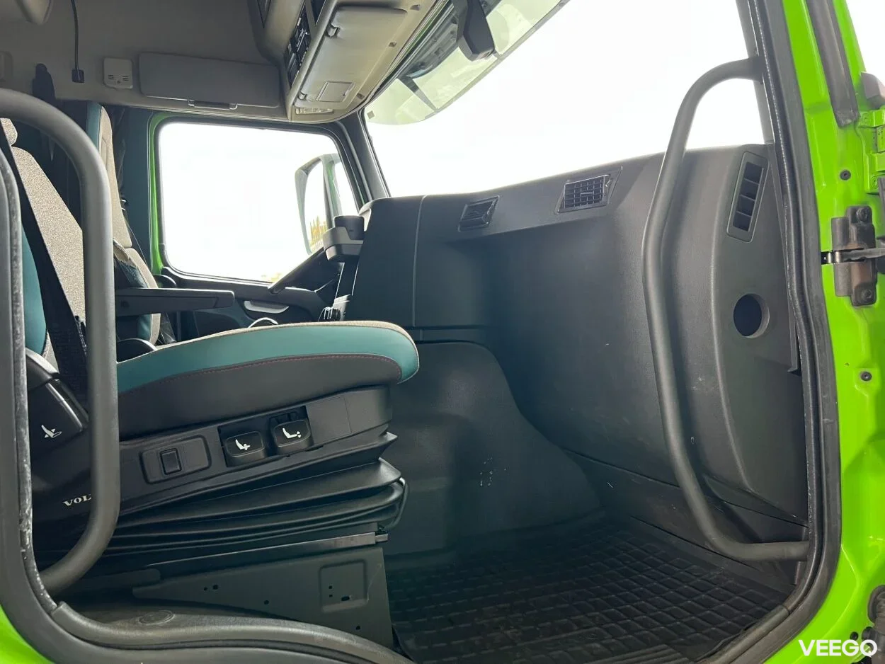 Volvo FM 370 Külmik Carrier avatava küljega 10.8 278kW