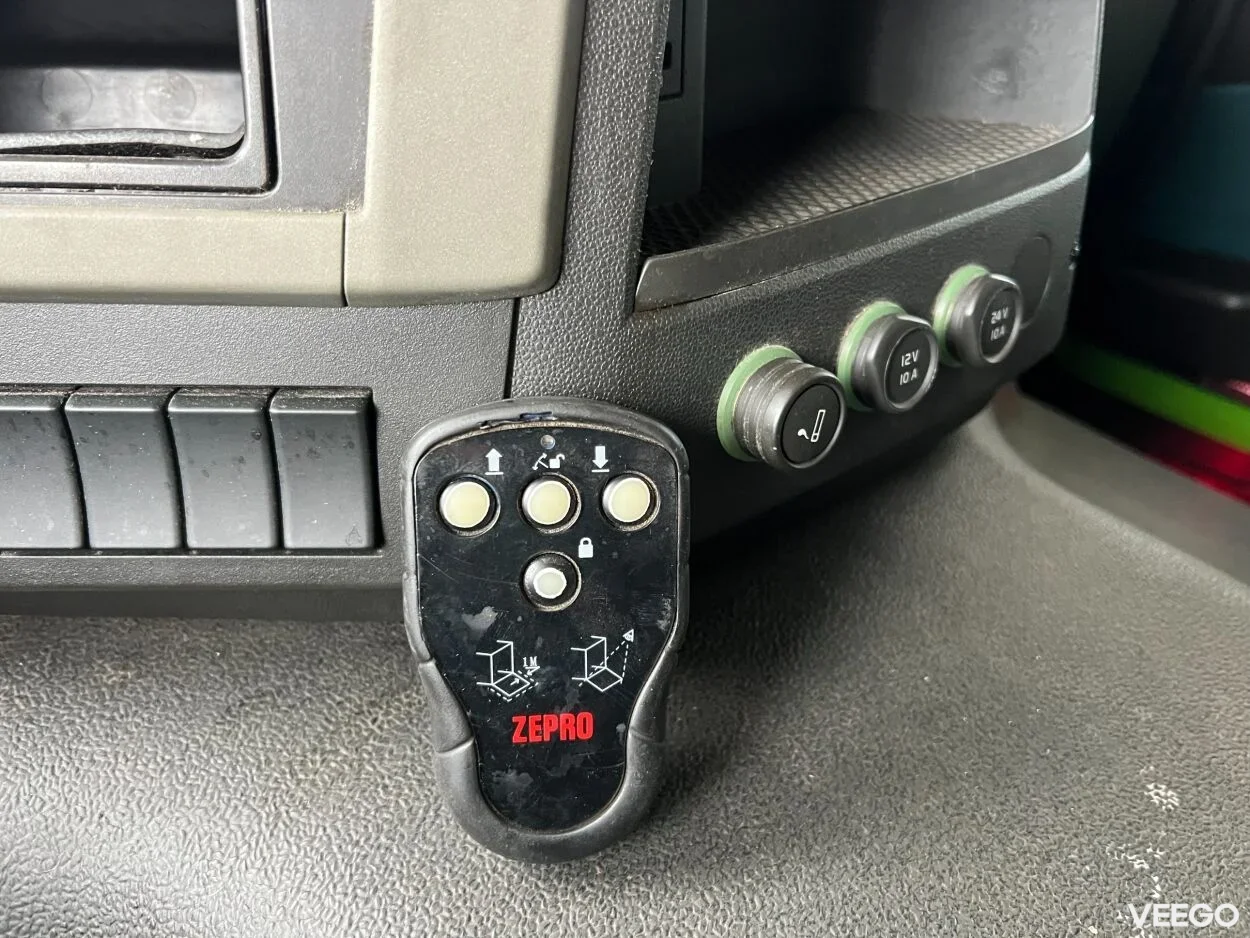 Volvo FM 370 Külmik Carrier avatava küljega 10.8 278kW